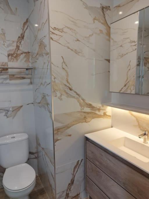 Modern Luxury Villa Paradise 칼페 외부 사진