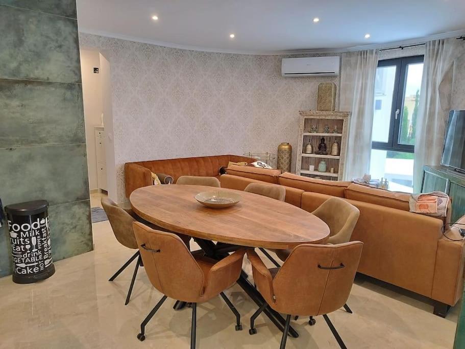 Modern Luxury Villa Paradise 칼페 외부 사진
