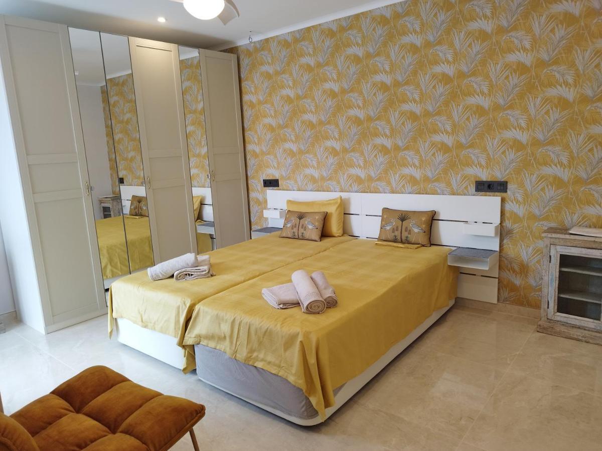 Modern Luxury Villa Paradise 칼페 객실 사진